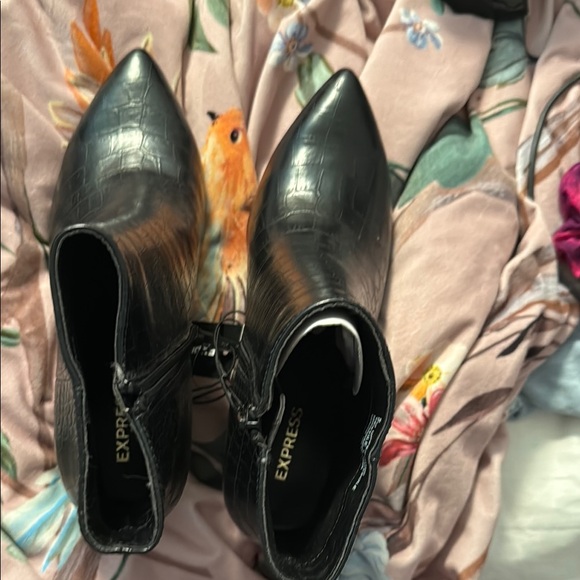 Express Shoes - Express Black Ankle Booties Sleek Design